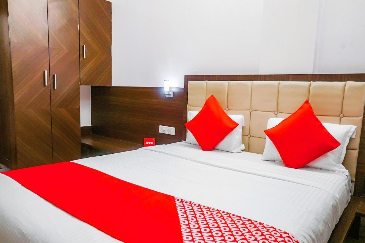 Oyo 15541 Pearl Inn Pune Bagian luar foto