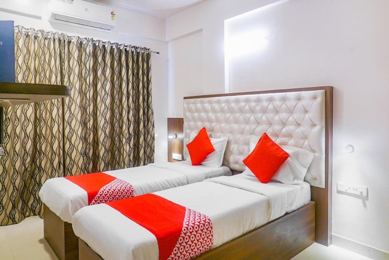 Oyo 15541 Pearl Inn Pune Bagian luar foto